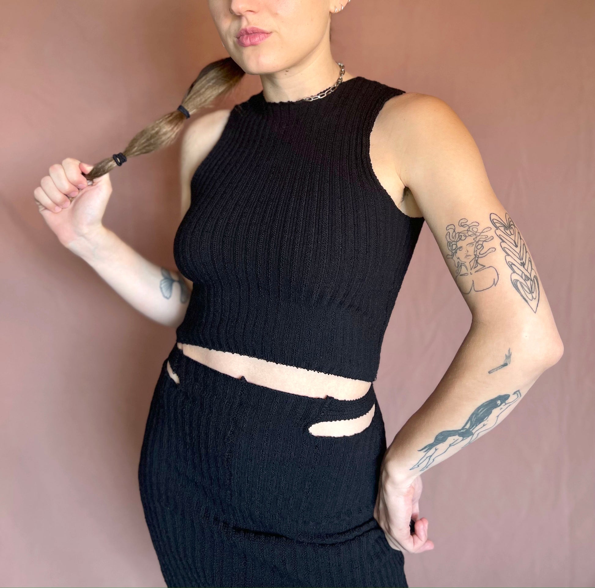 rib knit tank top in black
