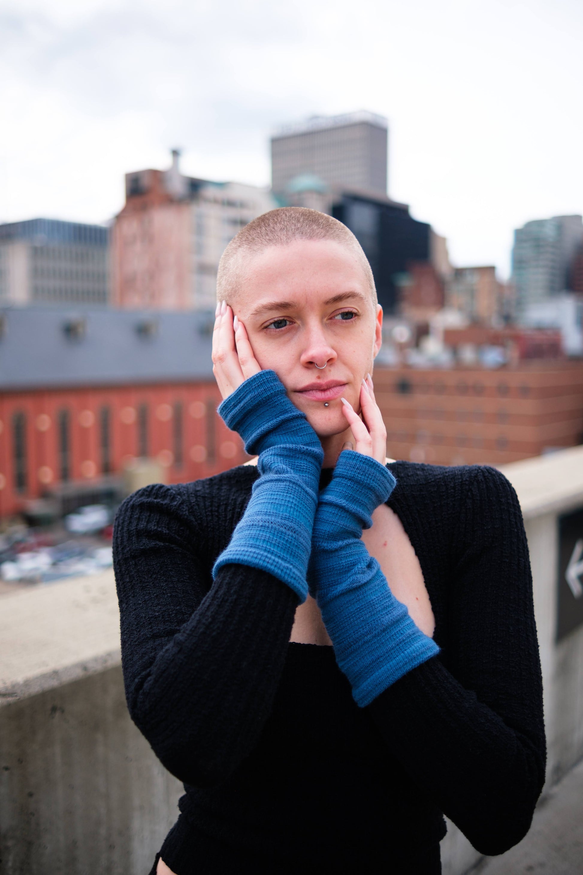 knit arm warmers in cerulean blue