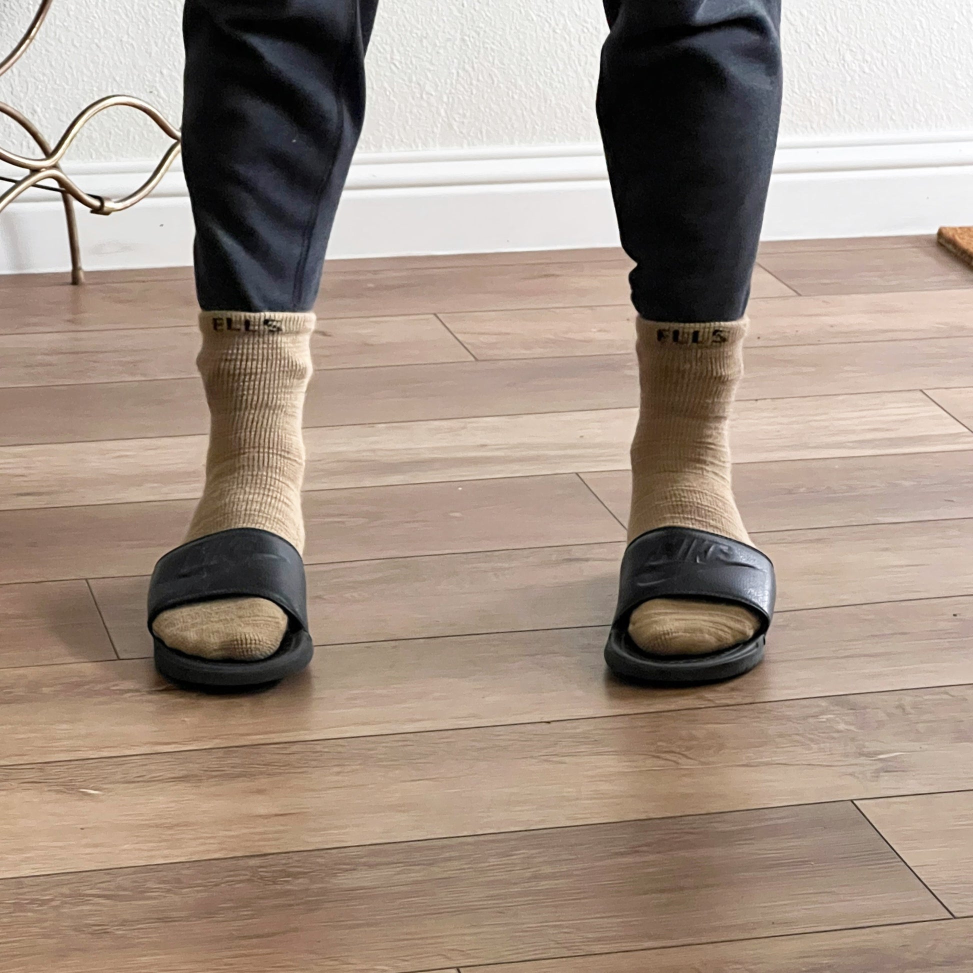 knit socks in camel with black logo