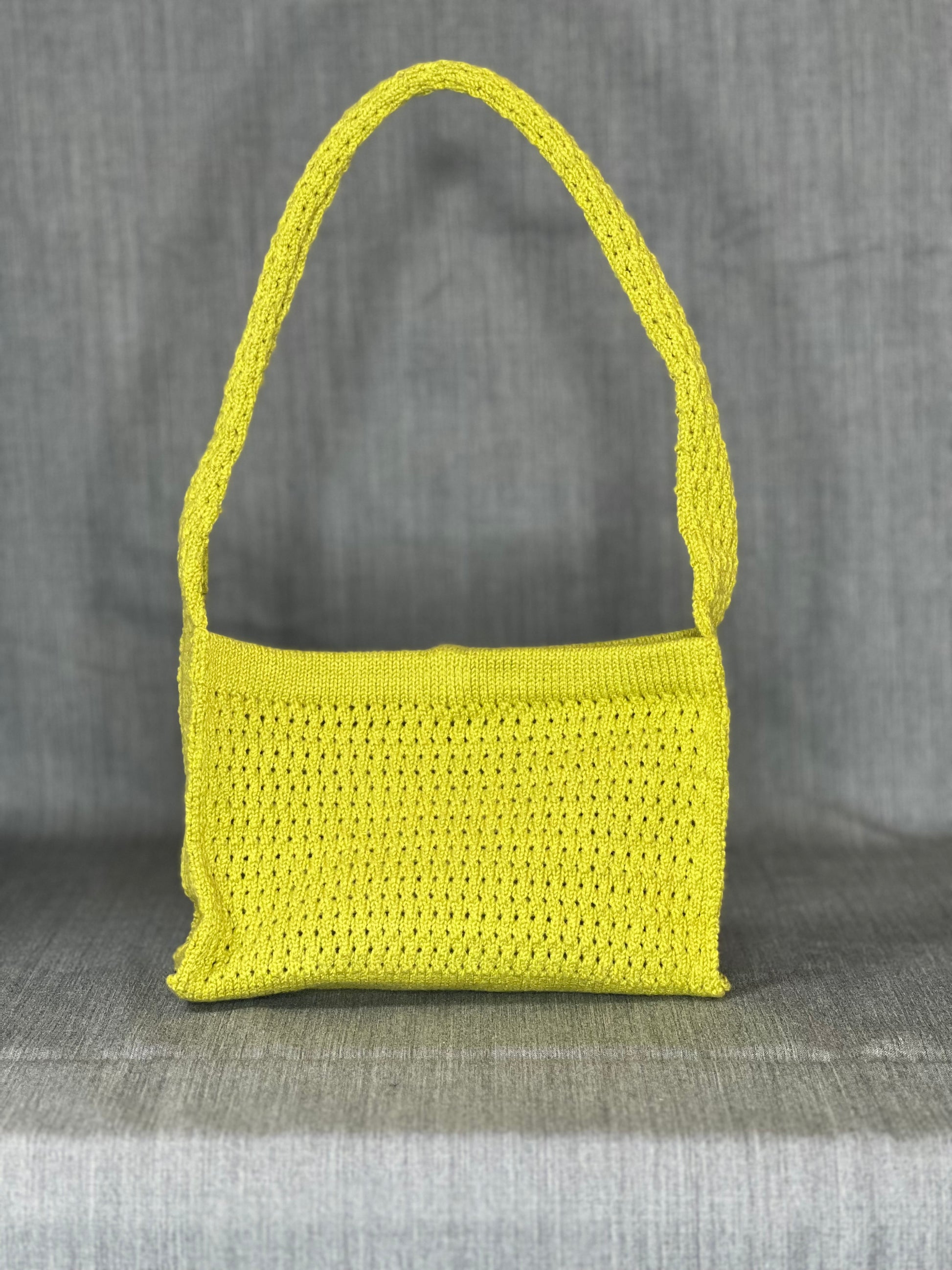 textured knit shoulder bag in lime