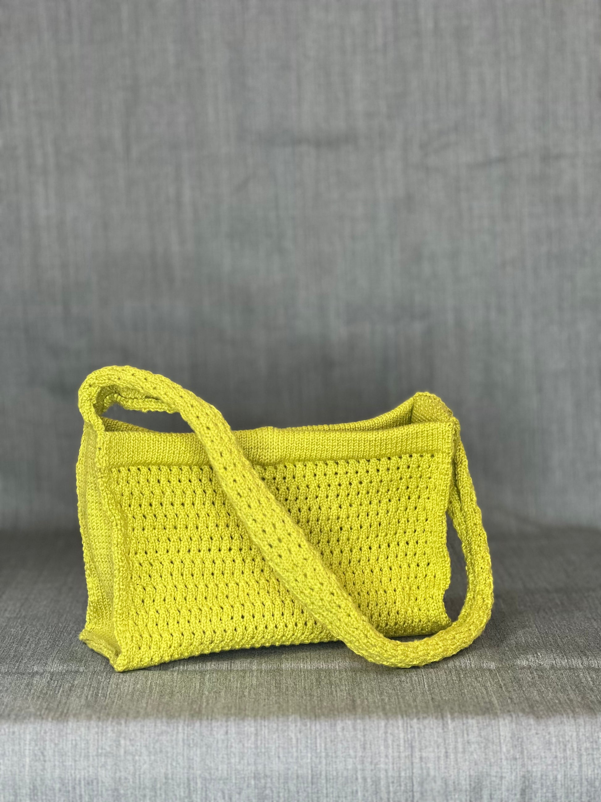 textured knit shoulder bag in lime