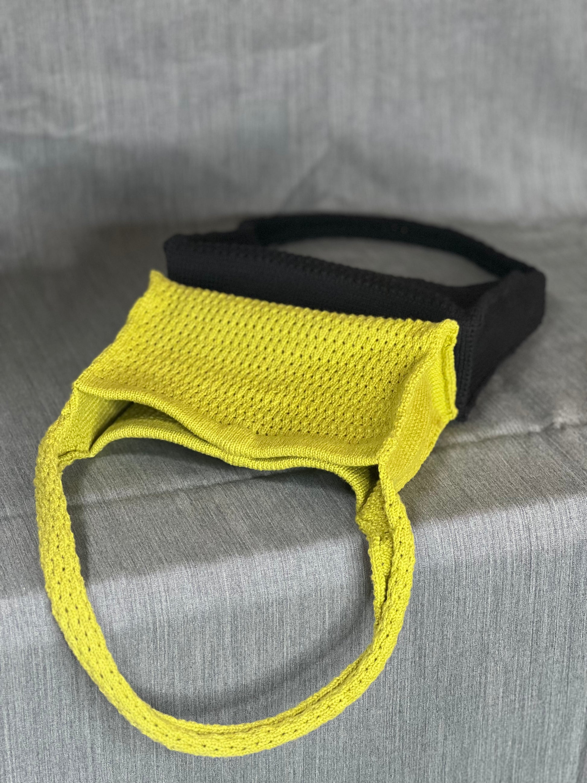 textured knit shoulder bag in lime and black