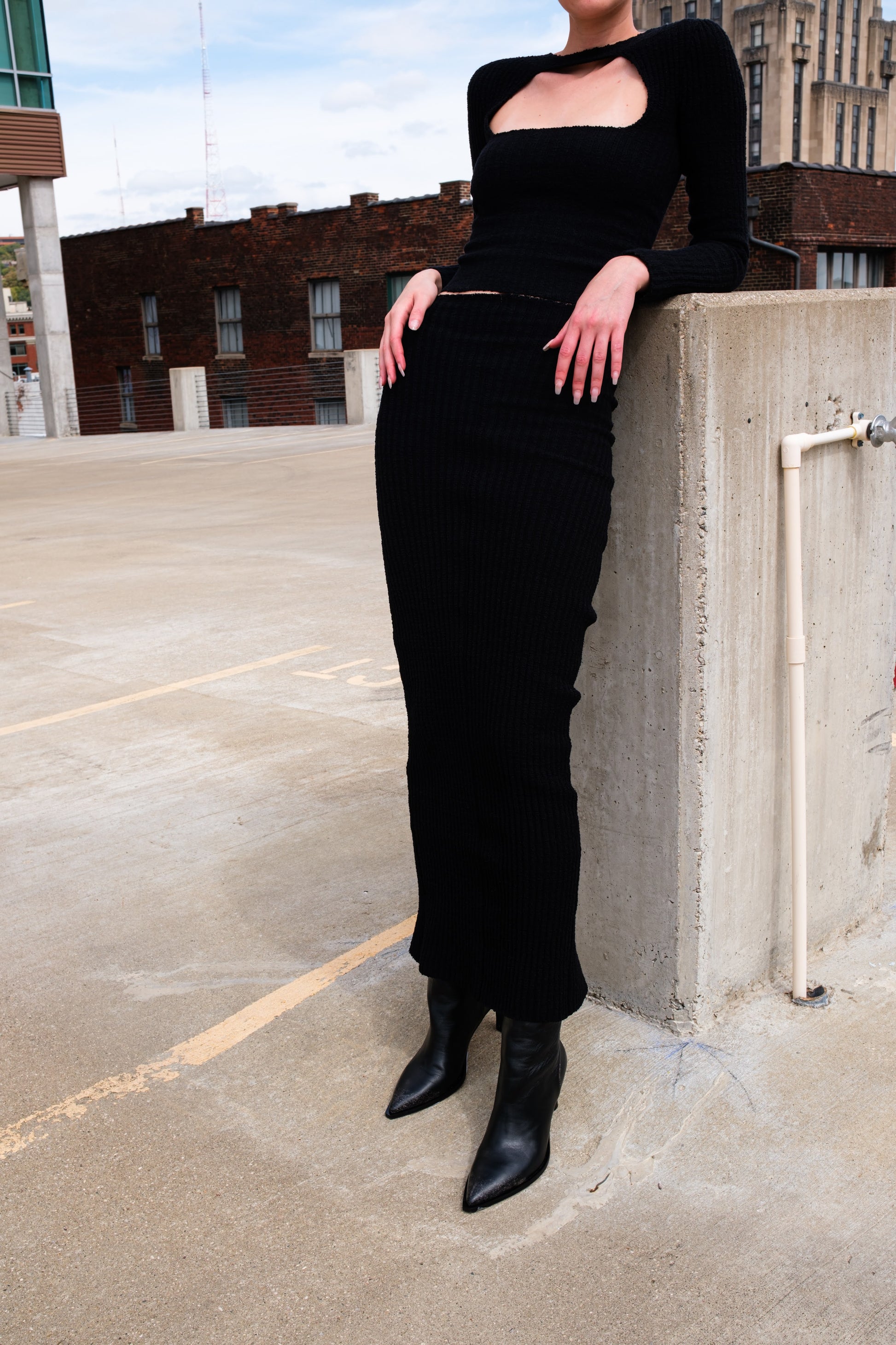 rib knit top and maxi skirt in black
