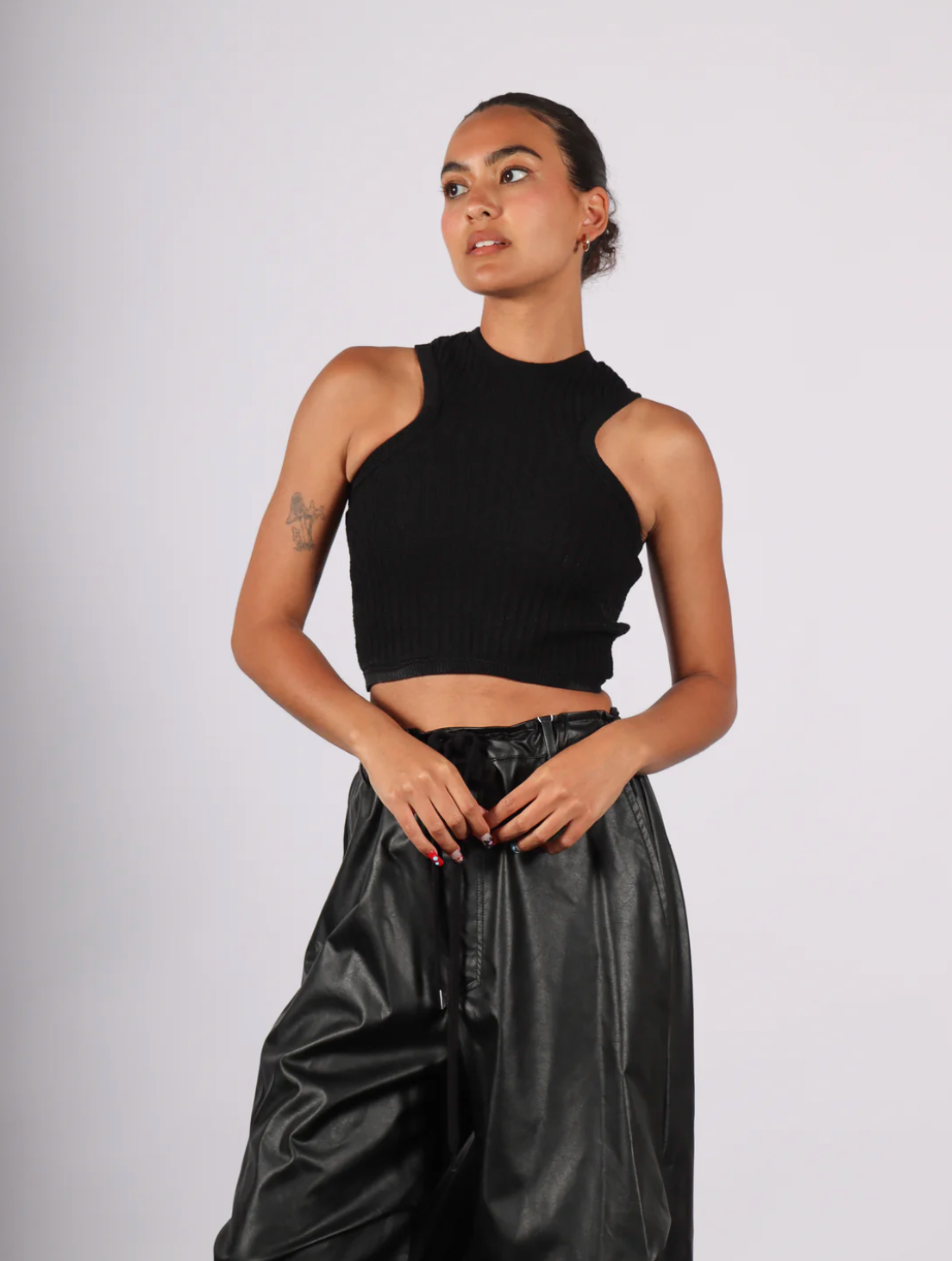 rib knit tank top in black
