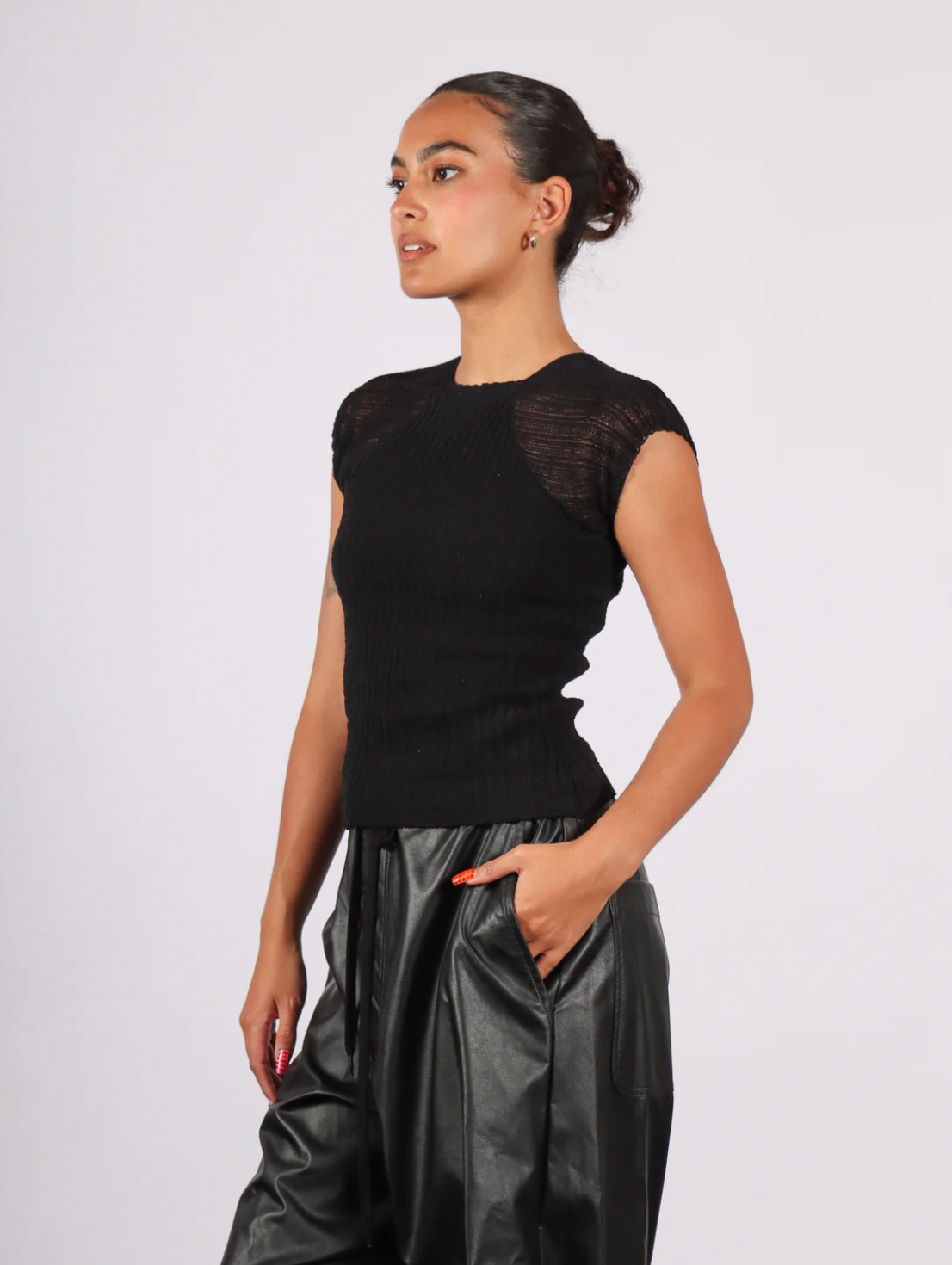 rib knit raglan top in black