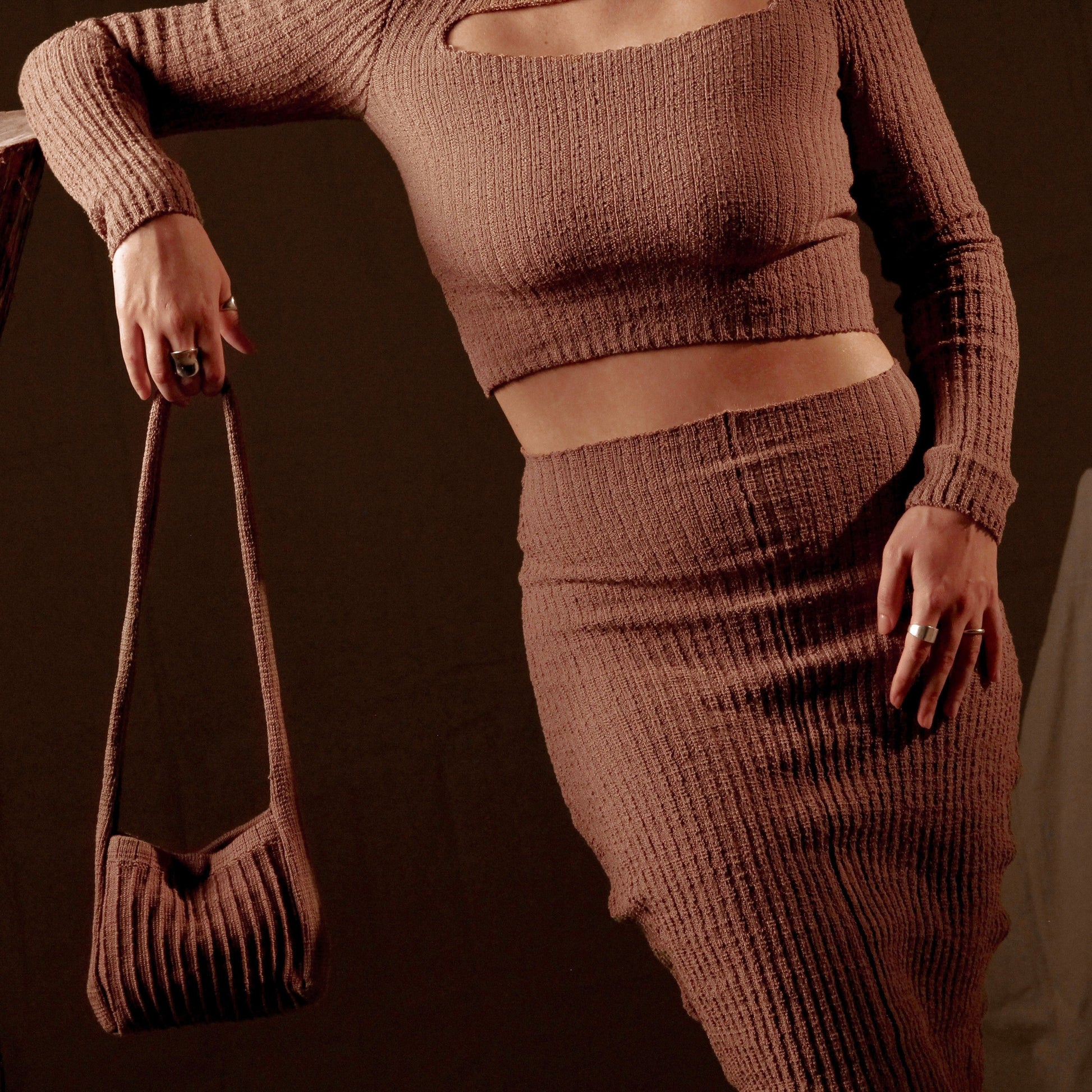 textured knit bag in rosy brown